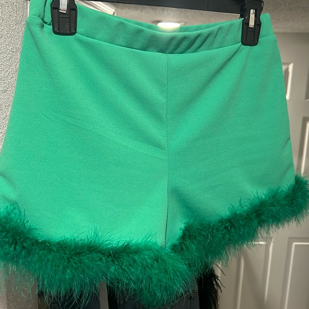 Pum Pum shorts with feather trim